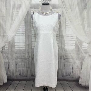 Kasper Size 8 Dress Solid White Textured Sheath Sleeveless Cocktail Party Lined